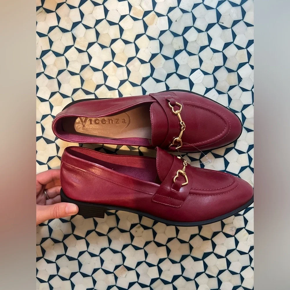 Vicenza Heart & Chain Loafers in red leather size 8 - Picture 2 of 4